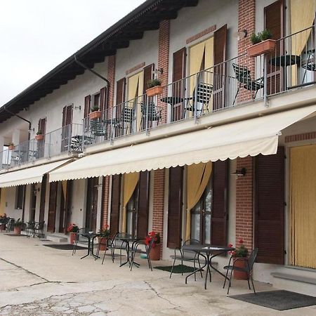 Agriturismo Le Viole Barolo Exterior photo
