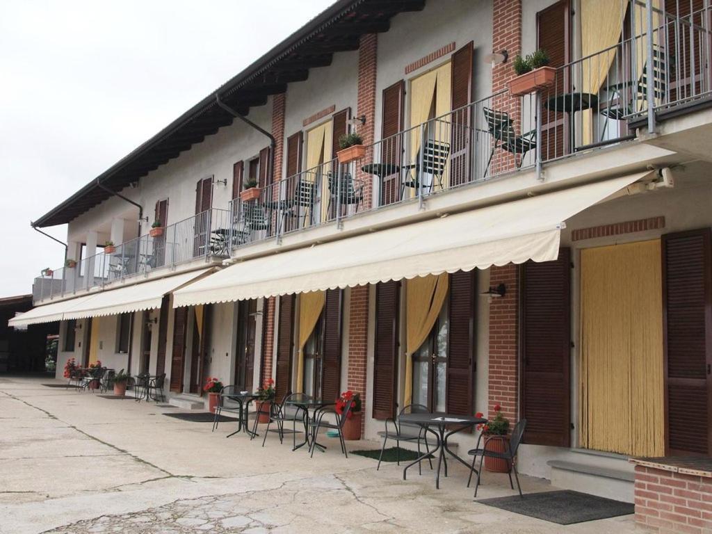 Agriturismo Le Viole Barolo Exterior photo