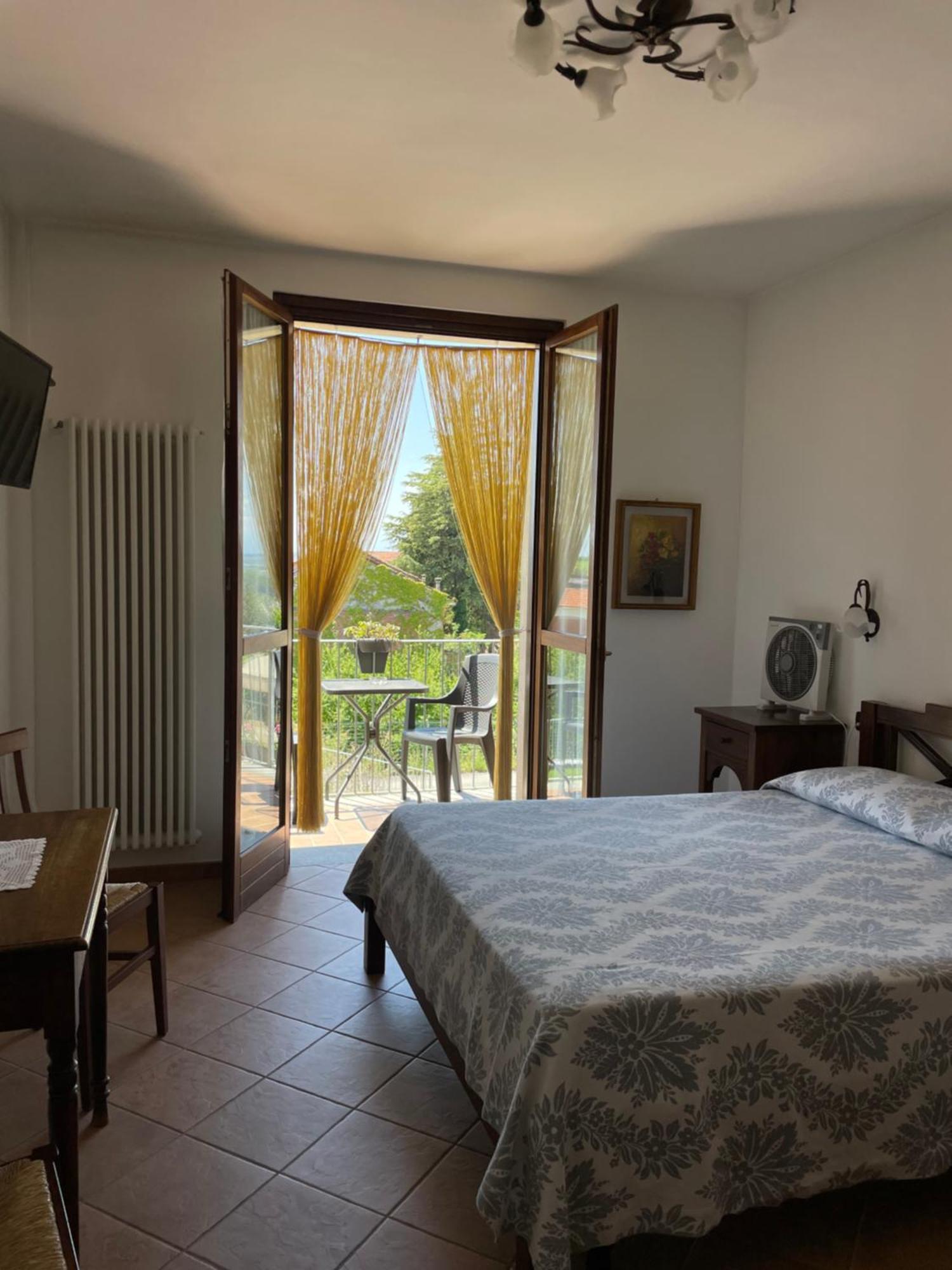 Agriturismo Le Viole Barolo Exterior photo