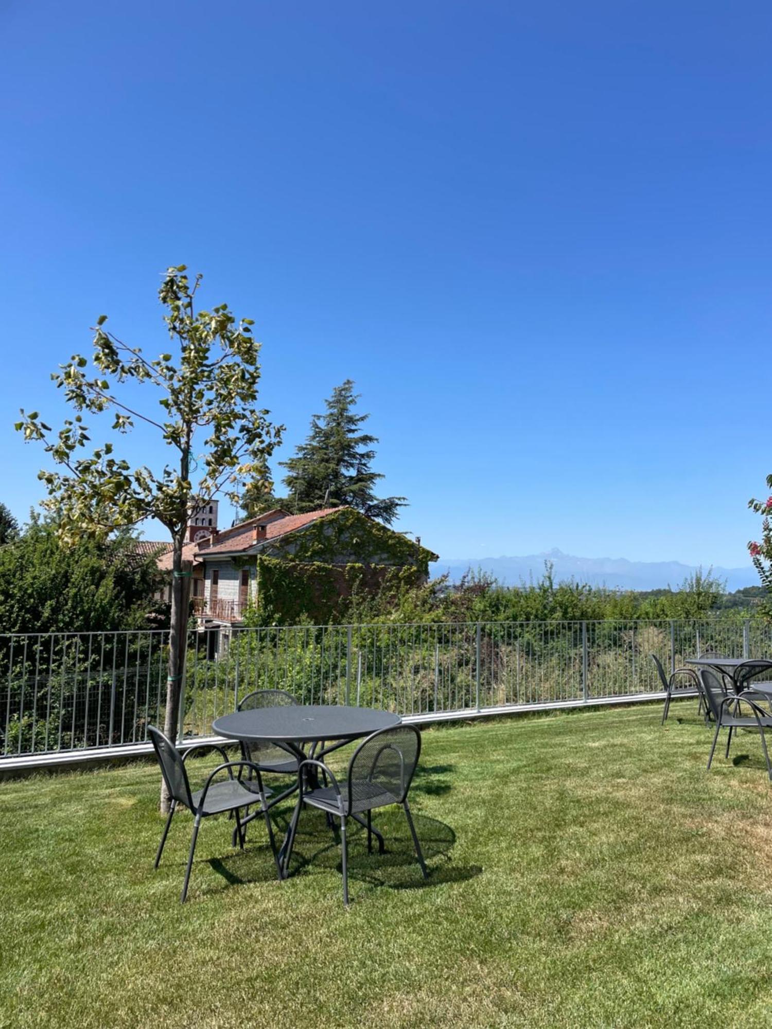 Agriturismo Le Viole Barolo Exterior photo