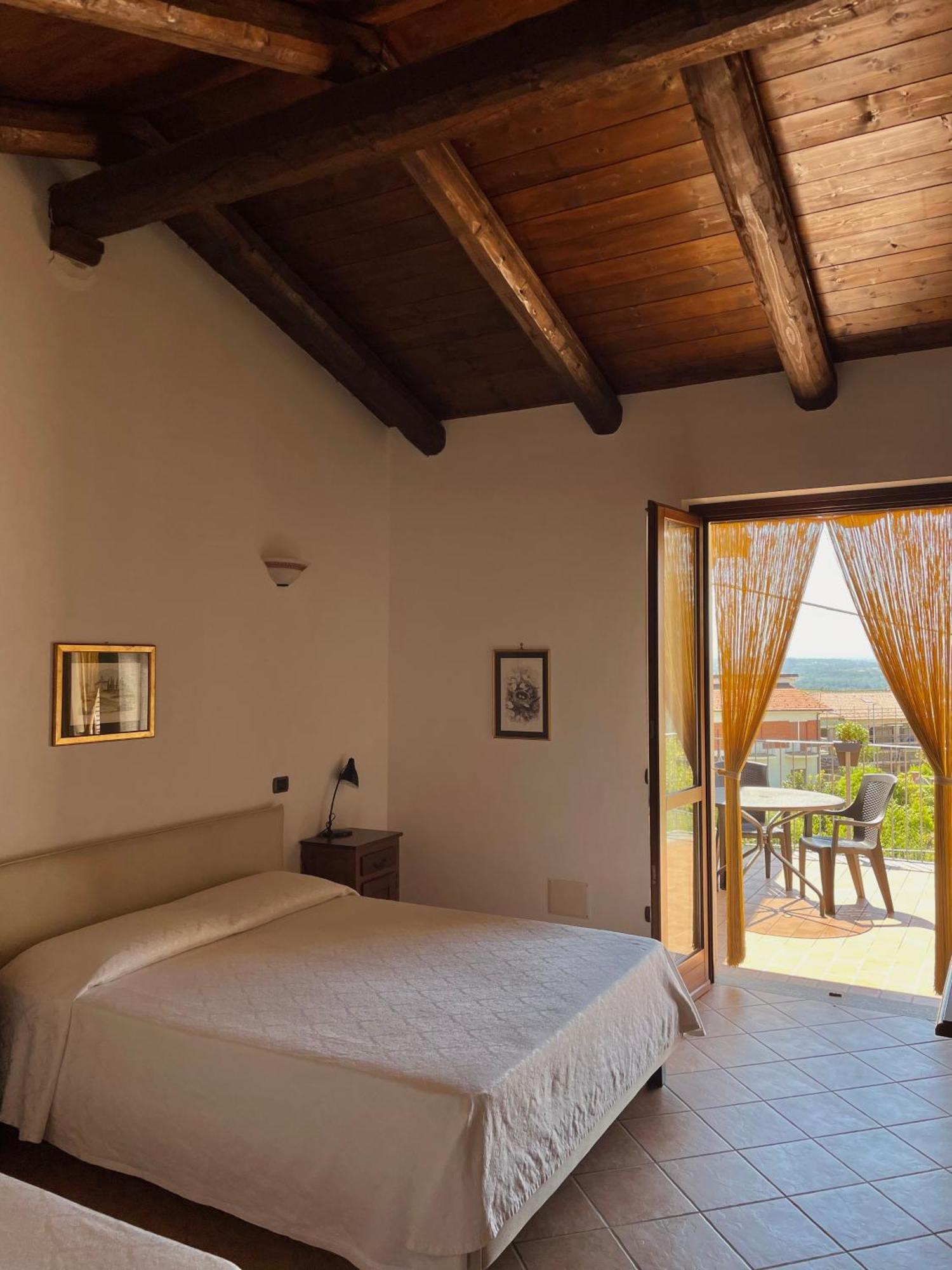 Agriturismo Le Viole Barolo Exterior photo